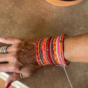 🌺NWT BEADED CUFF BRACELET IN MULTIPLE BRIGHT COLORS🌺
